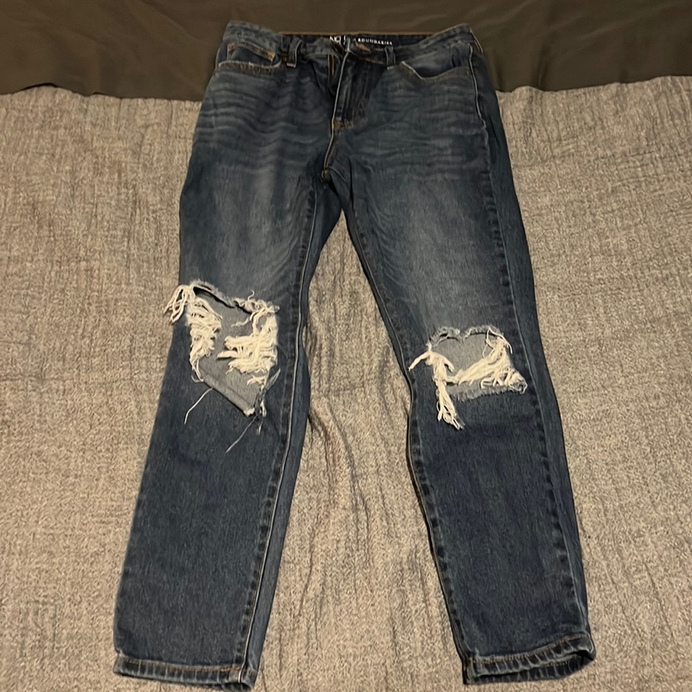 Cropped destructed jeans, size 7